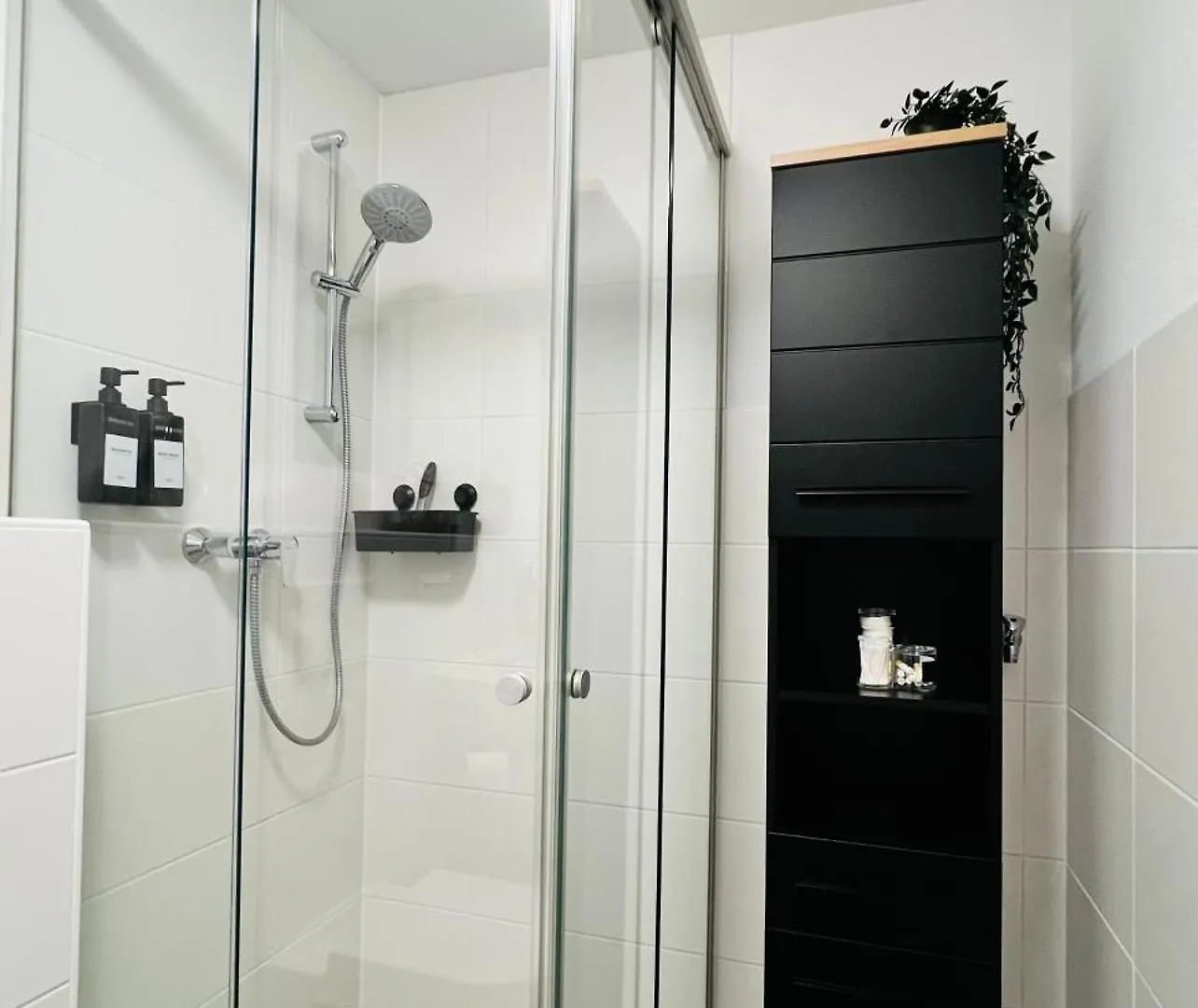 Moderne Wohnung Naehe Hbf-Lift-Tiefgarage-Contactless Check-In Hannover 0*,  Germany